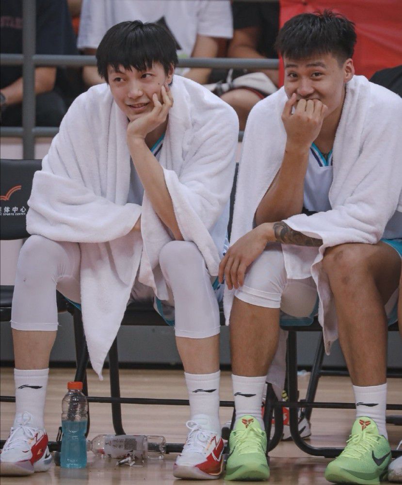 第51分钟，戈登弧顶位置的远射高出。